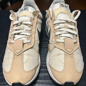 Nike Women’s Air Max Pre-Day size 8.5W 7M